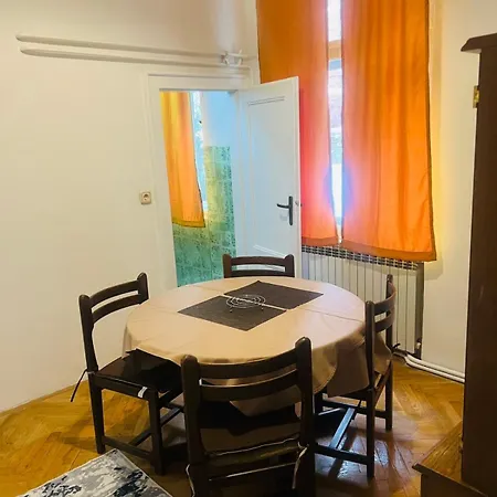 Dinas Apartment